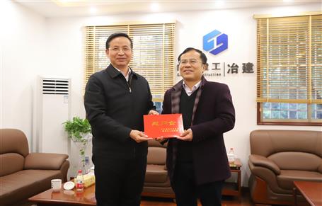 柳州市副市長朱富庭慰問公司拔尖人才廖立波、潘偉華