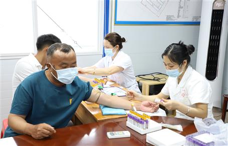 自治區(qū)總工會在冶建公司項(xiàng)目舉行送健康體檢活動