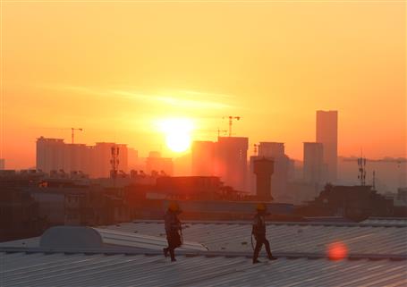 【媒體關(guān)注】新華網(wǎng)、人民網(wǎng)等媒體報道冶建公司戰(zhàn)高溫搶進度